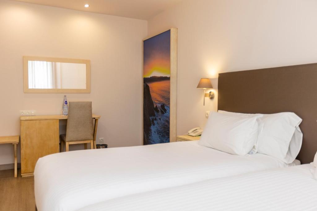 Postel nebo postele na pokoji v ubytování Hotel O Cabazo