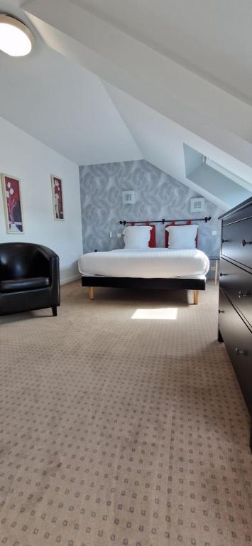 Postel nebo postele na pokoji v ubytování Brit Hotel Essentiel Pontivy Robic