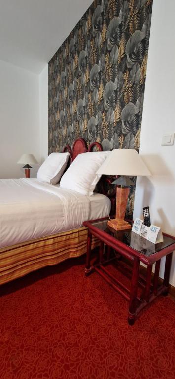 Postel nebo postele na pokoji v ubytování Brit Hotel Essentiel Pontivy Robic