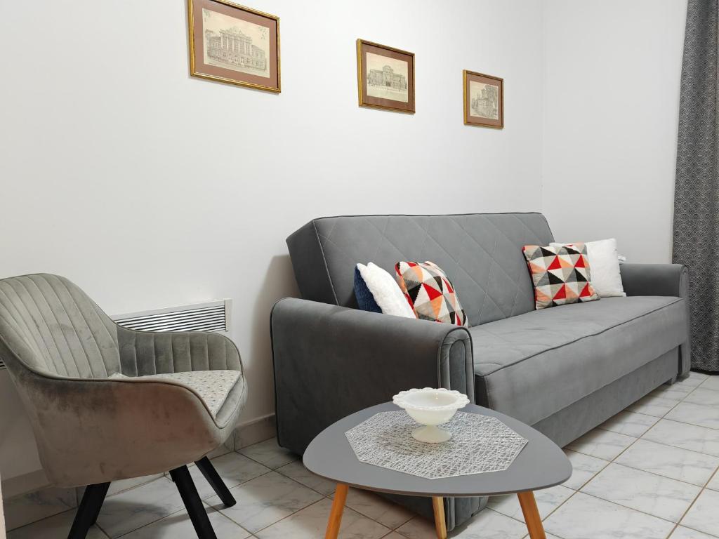 a living room with a couch and a chair and a table at Apartmani Todorovic in Vinci