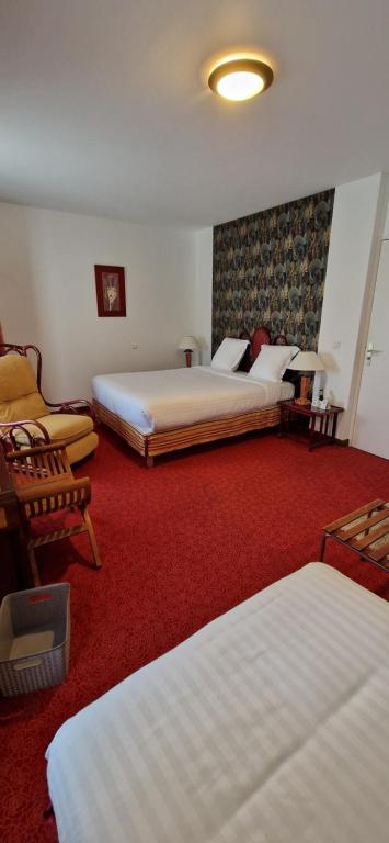 Postel nebo postele na pokoji v ubytování Brit Hotel Essentiel Pontivy Robic