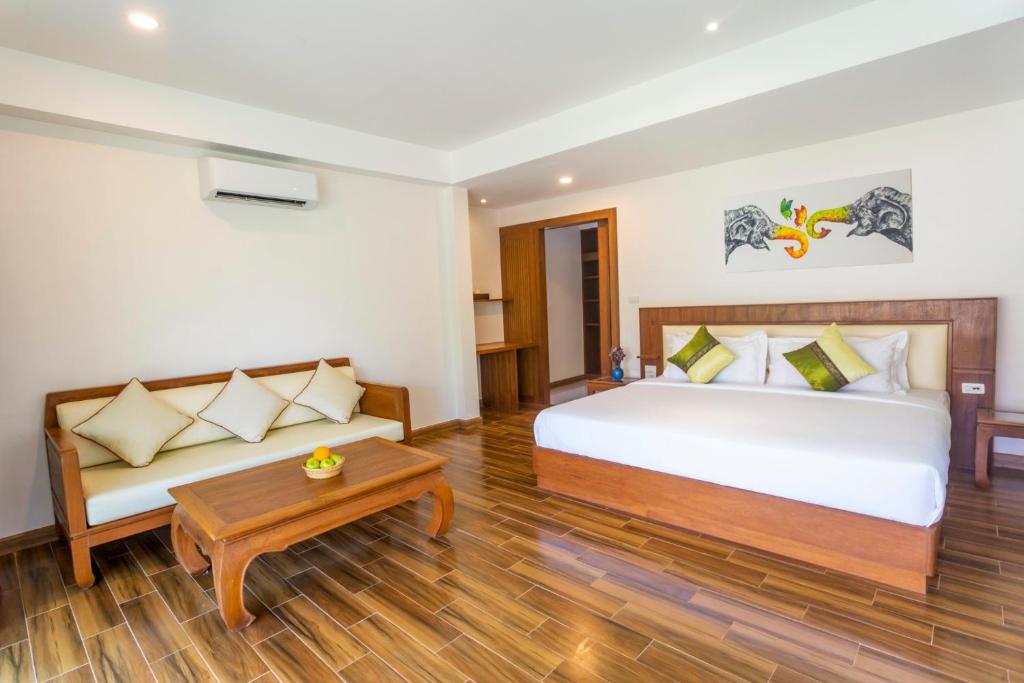 Postel nebo postele na pokoji v ubytování Aura Samui Best Beach Hotel - SHA Plus