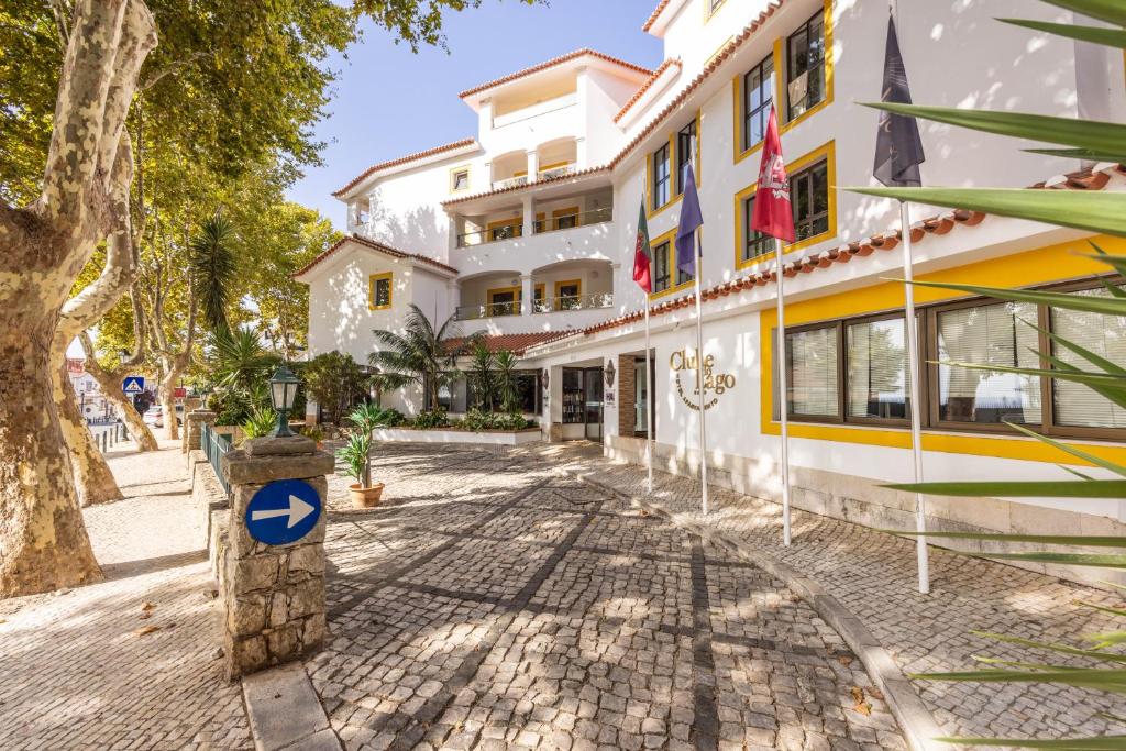 a street in front of a building at Clube do Lago Hotel in Estoril