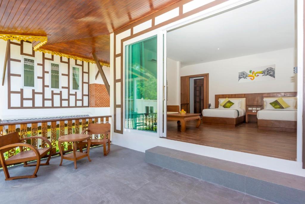 Posezení v ubytování Aura Samui Best Beach Hotel - SHA Plus