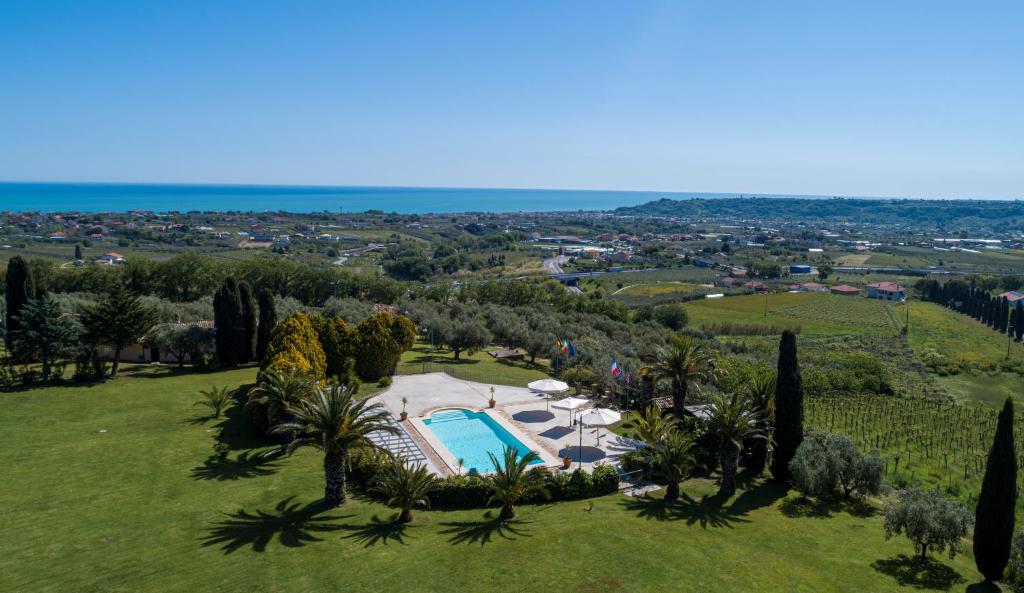 an aerial view of a villa with a swimming pool and trees at Tenuta Querce Grosse- Le Dimore in Francavilla al Mare