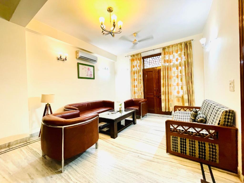 Posezení v ubytování BedChambers Serviced Apartments - Artemis Hospital