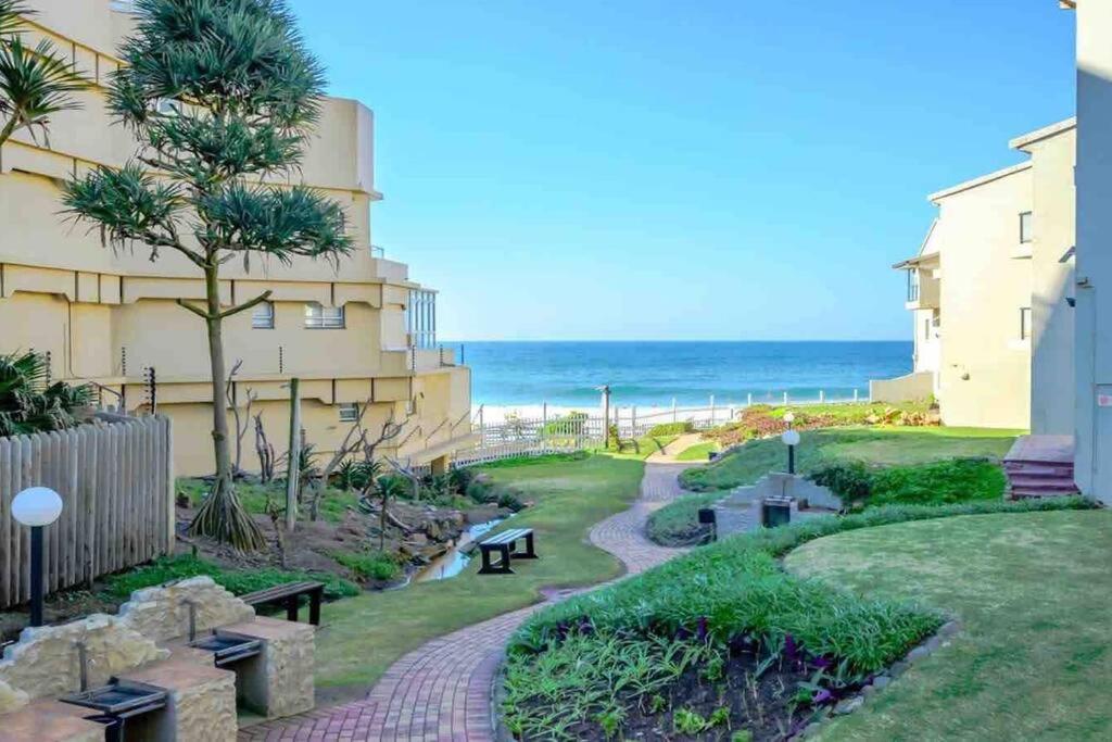 The bay 16 apartment with direct beach access, Ballito Updated 2024