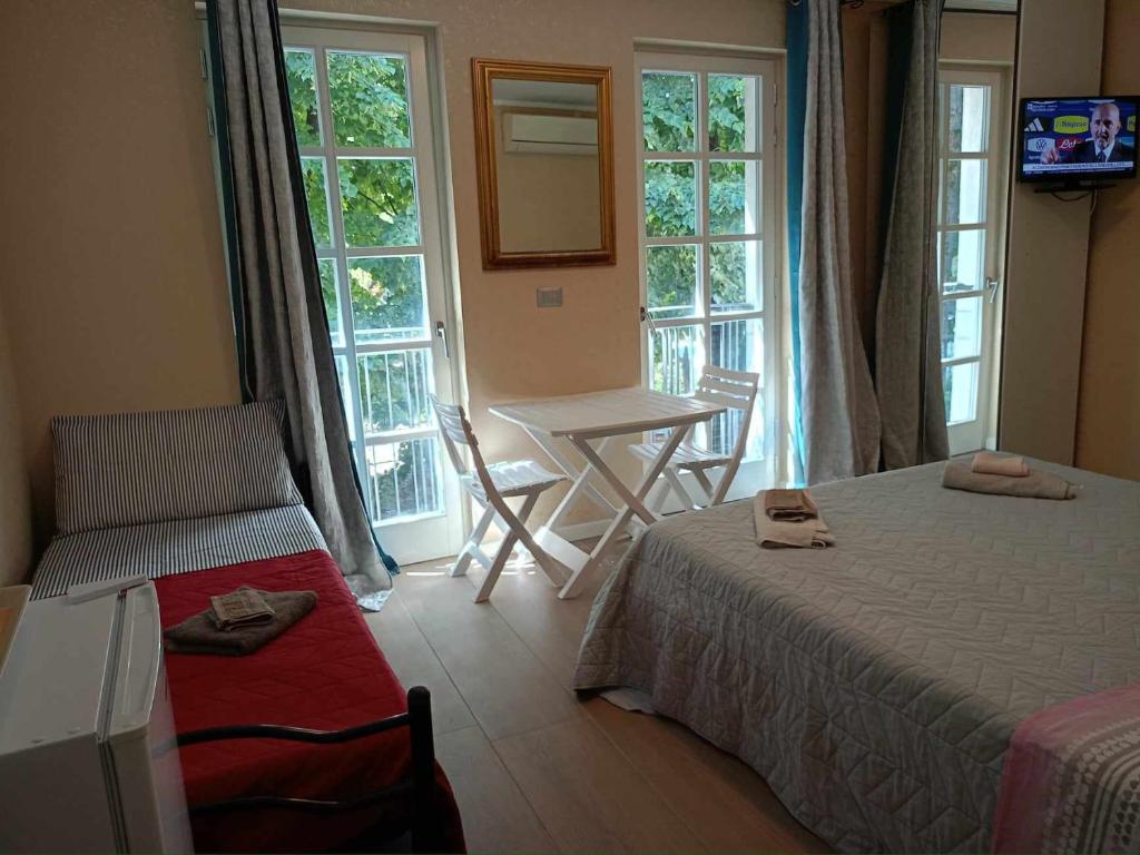 a bedroom with a bed and a chair and a table at AFFITTACAMERE PIAZZA UNITA' in Monfalcone