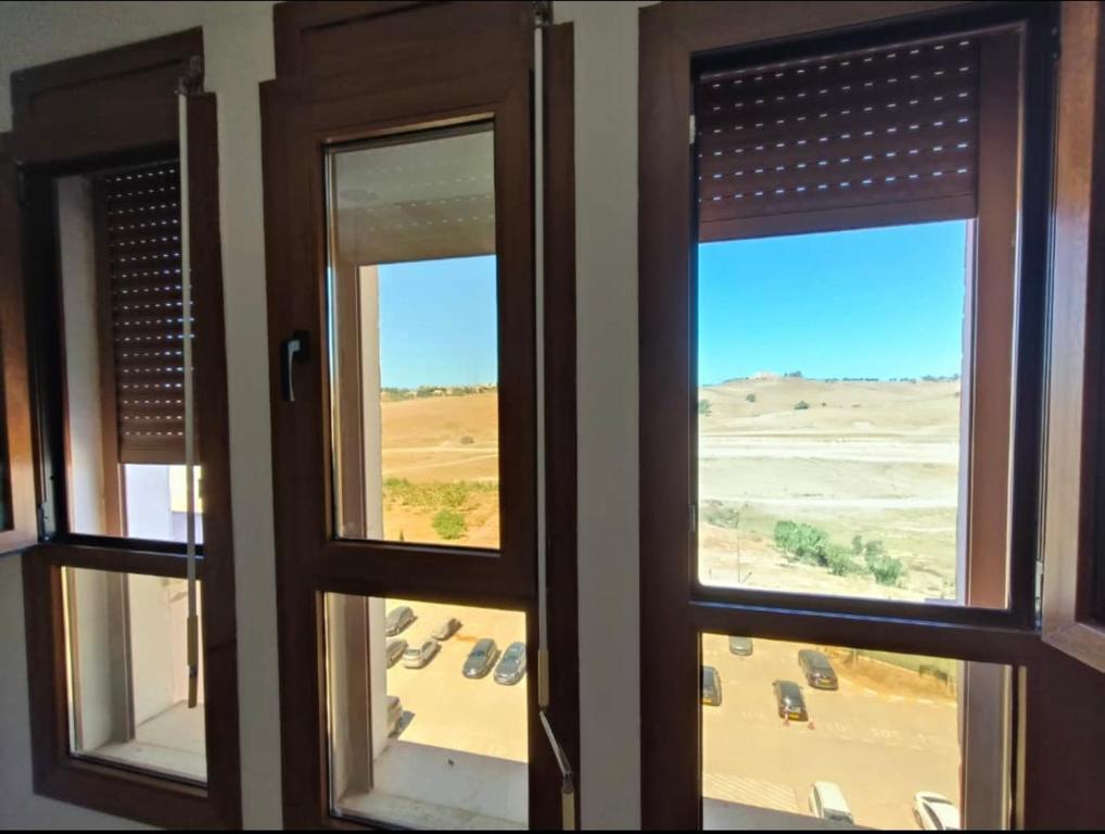 an open window with a view of a desert view at Appartement à el ACHOUR promotion CMB parc dounia in El Achour