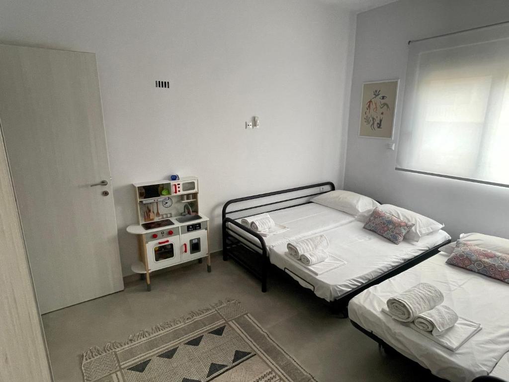 A bed or beds in a room at Villa Isabella Aegina