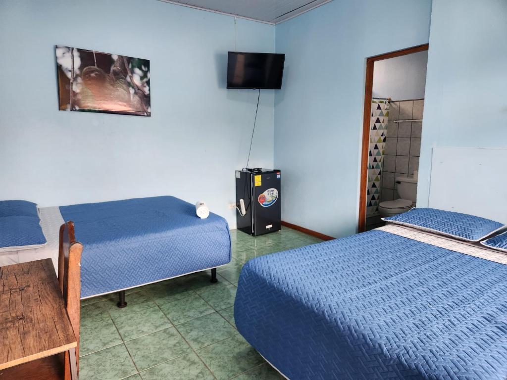 TV a/nebo společenská místnost v ubytování Hotel y Restaurante El Marino