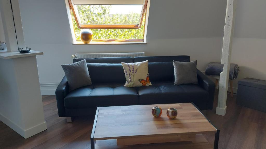 a living room with a blue couch and a coffee table at City Apartment, Ferienwohnung 3 ZKDB, Balkon, Dachgeschoss, nähe Düsseldorf in Krefeld