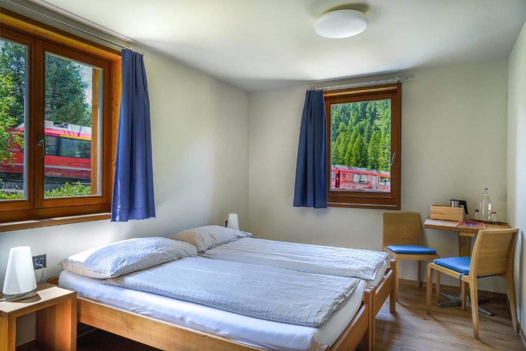 Postel nebo postele na pokoji v ubytování Hotel Morteratsch