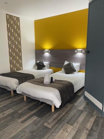 Postel nebo postele na pokoji v ubytování FASTHOTEL A Dijon