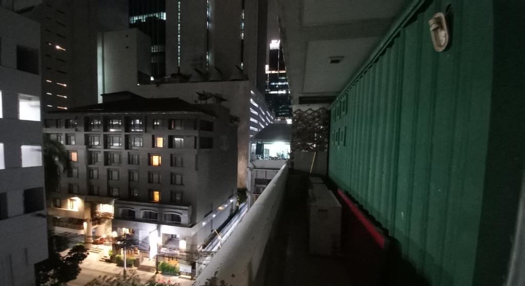 Panoramic City View Room at Silom - 13