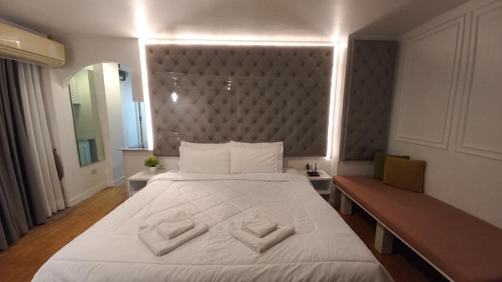 Panoramic City View Room at Silom - 1