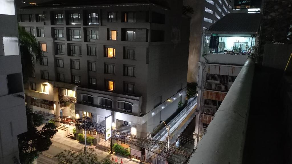 Panoramic City View Room at Silom - 14