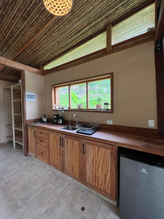 Kuchyň nebo kuchyňský kout v ubytování Tierra Alta, Refugio de Montaña, Sauce