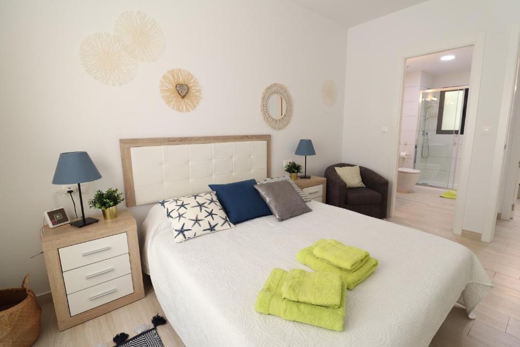 Posteľ alebo postele v izbe v ubytovaní Apartment Infinity Beach, edf Pinada Beach, La Mata, Torrevieja