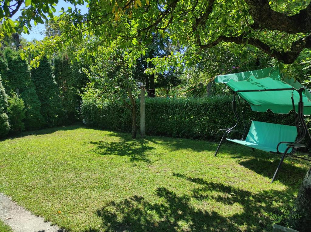 Vonkajšia záhrada v ubytovaní Tavasz apartman