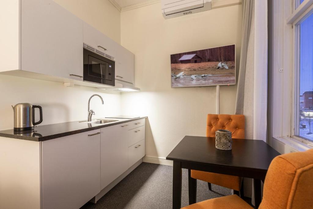 Kuchyň nebo kuchyňský kout v ubytování Hotell Drottninggatan 11