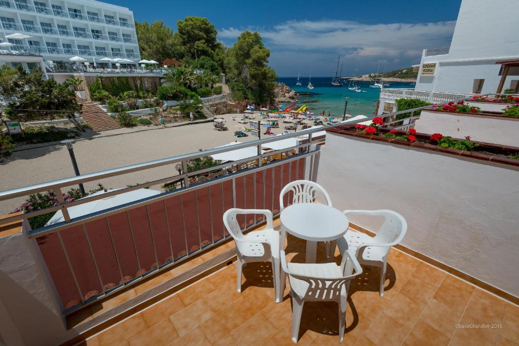 Flats Friends Apartamentos Es Puet Blanc, Portinatx ...