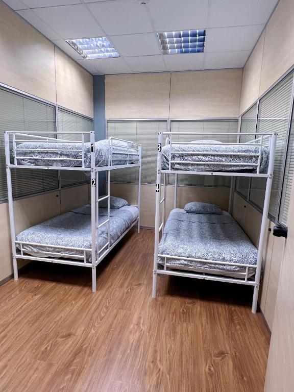 Postel nebo postele na pokoji v ubytování Hostel Acacias