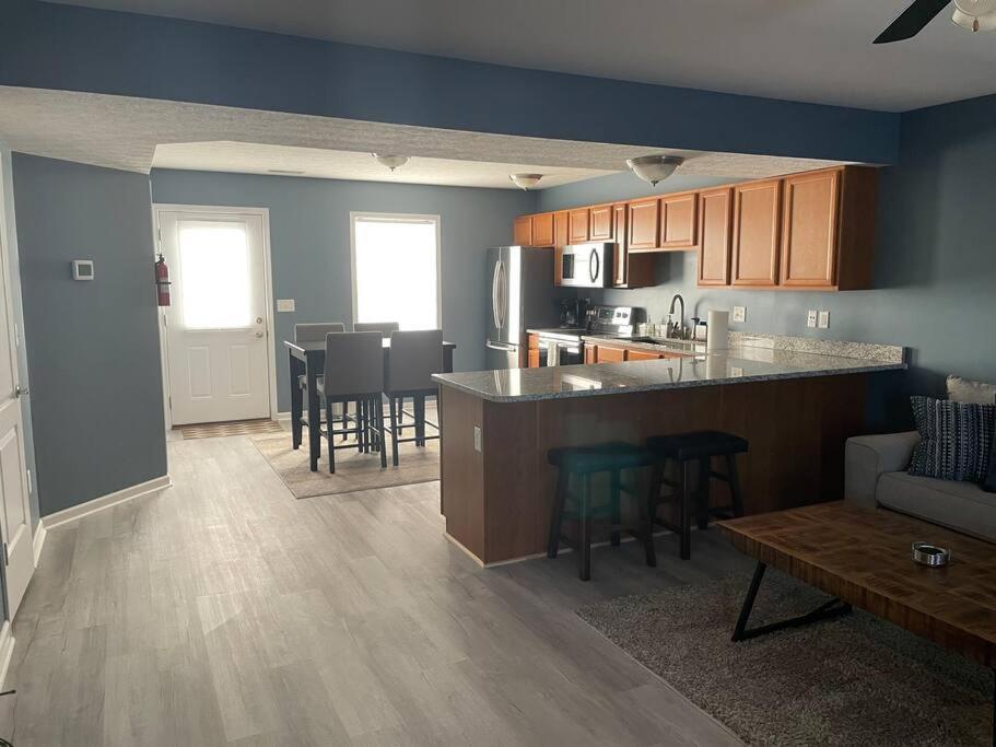 Kuchyňa alebo kuchynka v ubytovaní Beautiful 3 BR Townhome - Recently Updated!