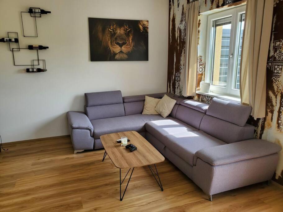 a living room with a purple couch and a table at Appartement Herzer in Gabersdorf