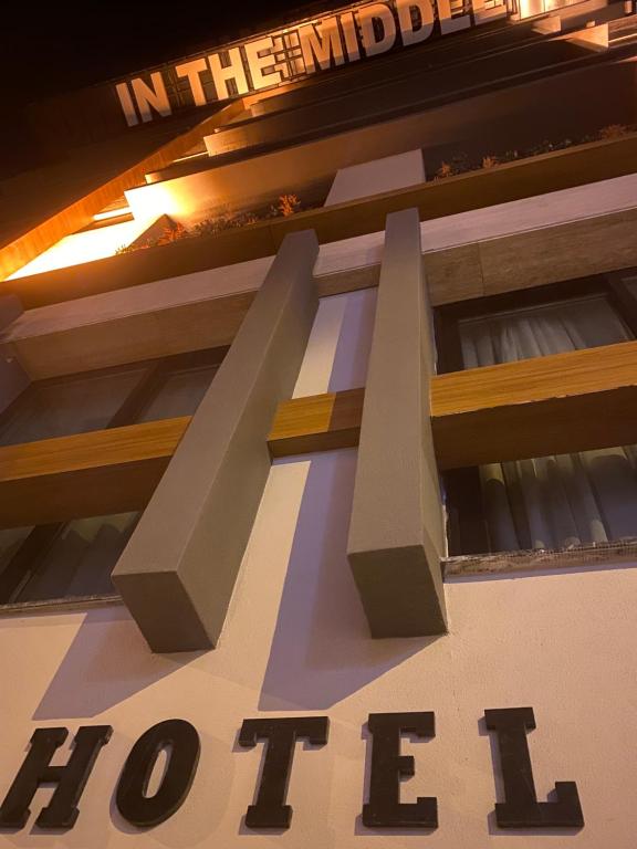 İn The Middle Hotel - 14