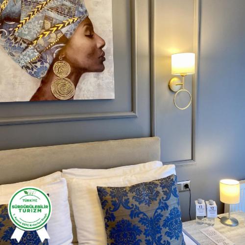 A bed or beds in a room at 12 rooms hotel