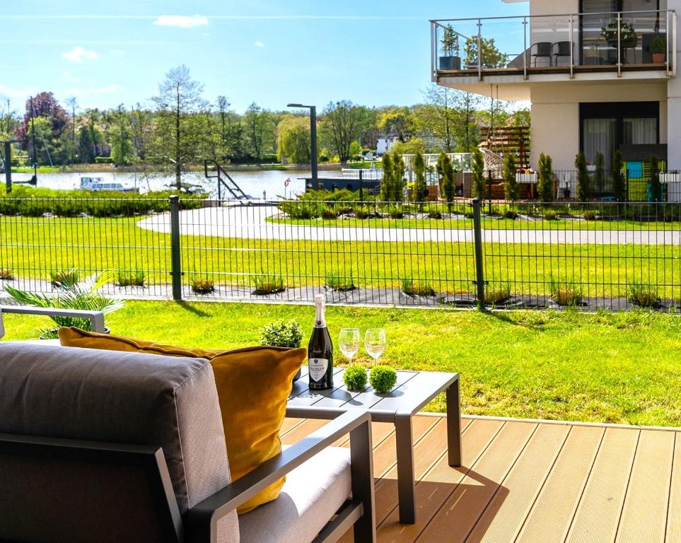 Zdjęcie z galerii obiektu Marina Blue - super widok z własnego ogródka na jezioro, parking, Netflix i Max w Iławie