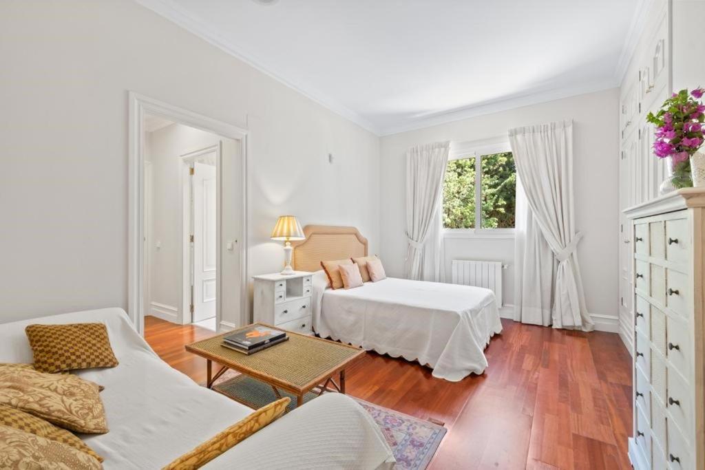 Postel nebo postele na pokoji v ubytování UALIDIA GOLF Suites