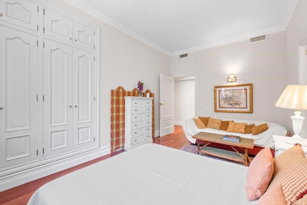 Postel nebo postele na pokoji v ubytování UALIDIA GOLF Suites