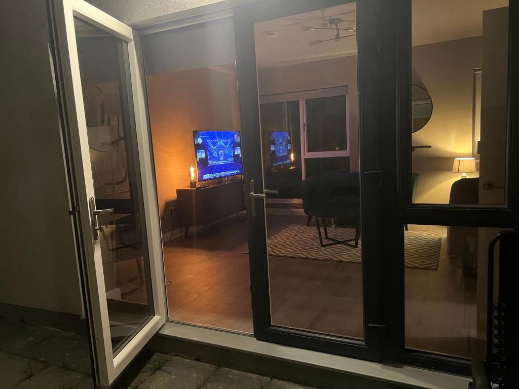 TV a/nebo společenská místnost v ubytování 3 bed rooms Vip family house