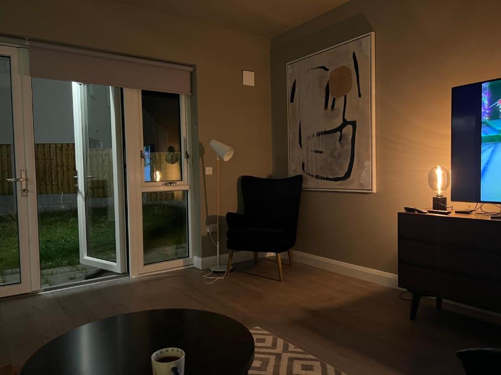TV a/nebo společenská místnost v ubytování 3 bed rooms Vip family house