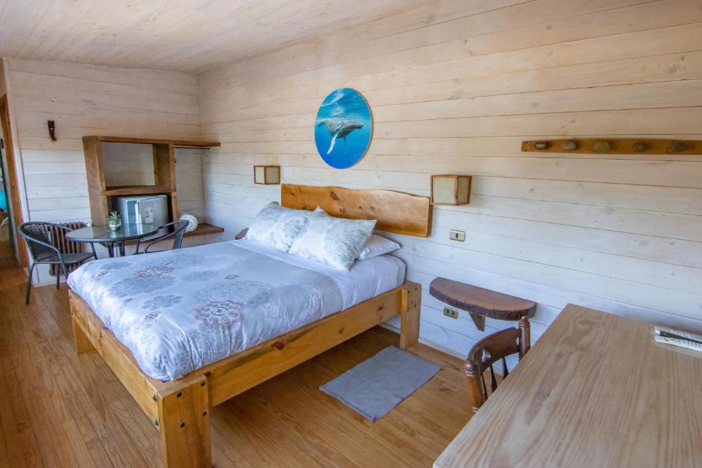 Postel nebo postele na pokoji v ubytování Hostal Sirena