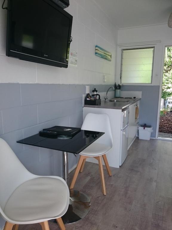 Kuchyň nebo kuchyňský kout v ubytování Aarangi Tui Motel