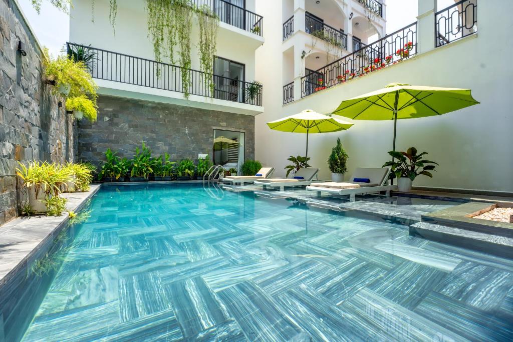 Bazén v ubytování Tomorrow Hoi An Villa nebo v jeho okolí