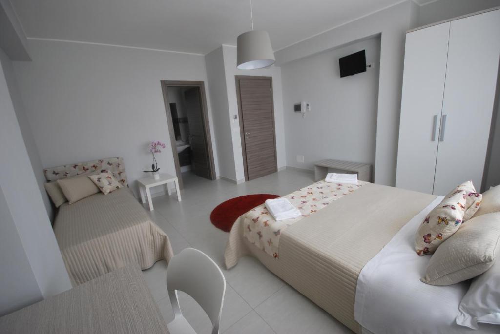 Postel nebo postele na pokoji v ubytování Pietra Bianca Rooms