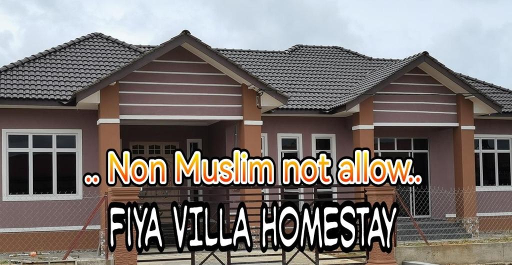 a house with the words non muslimum not allowed at FIYA ViLA HOMESTAY in Ketereh