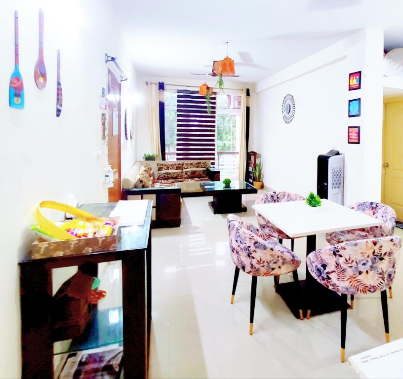 Exclusive 2 BDR Condo For Family On Manali Expressway - Housity