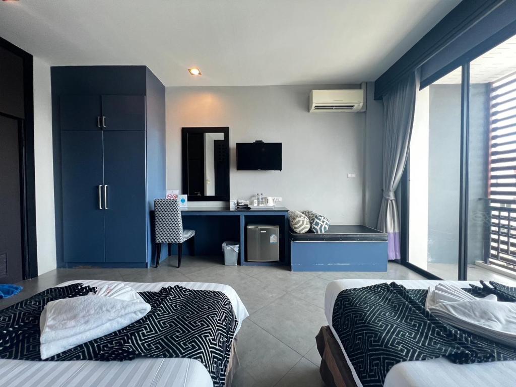 Postel nebo postele na pokoji v ubytování Srisawara Casa Hotel