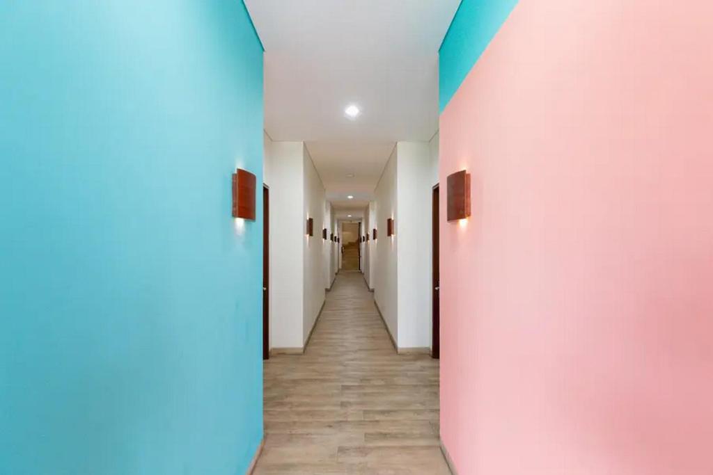 Fotografie z fotogalerie ubytování Sans Hotel Rajawali Surabaya by RedDoorz v destinaci Krembangan