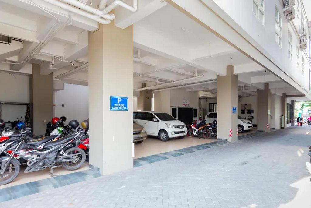 Fotografie z fotogalerie ubytování Sans Hotel Rajawali Surabaya by RedDoorz v destinaci Krembangan