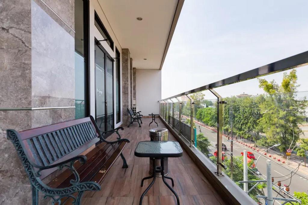 Balkón nebo terasa v ubytování Sans Hotel Rajawali Surabaya by RedDoorz