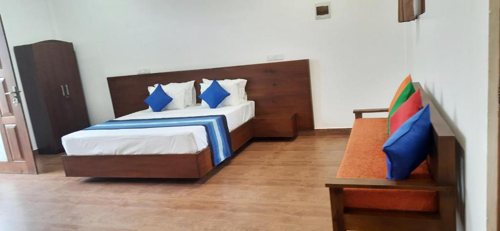 Postel nebo postele na pokoji v ubytování Hemalie Resort Mirissa