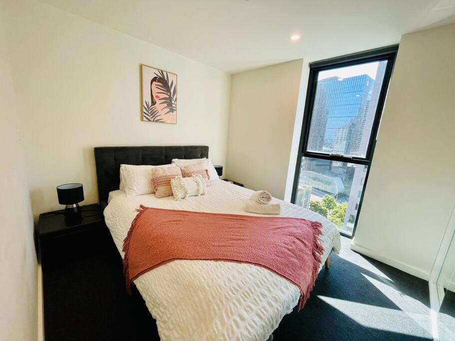 Urban Chic Retreat near Crown w/ Free Parking, Melbourne (updated
