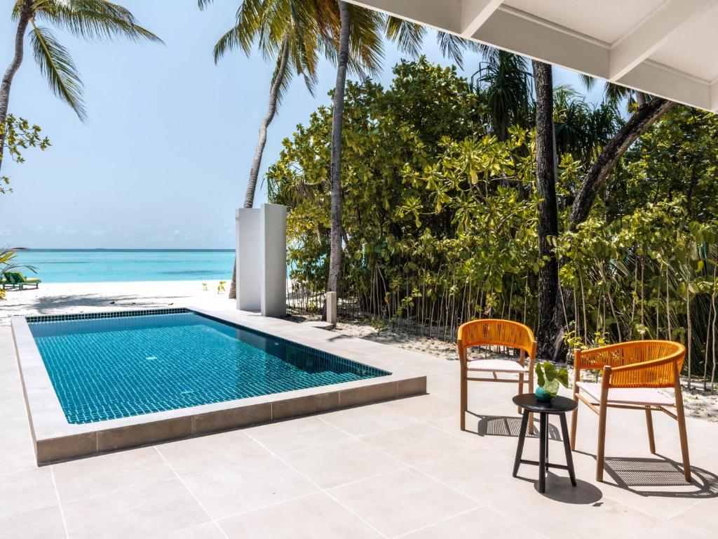 Bazén v ubytování Villa Park Sun Island Resort - Complimentary One Way Domestic Transportation for stays of 7 nights and more 01 April to 30 September 2025 nebo v jeho okolí