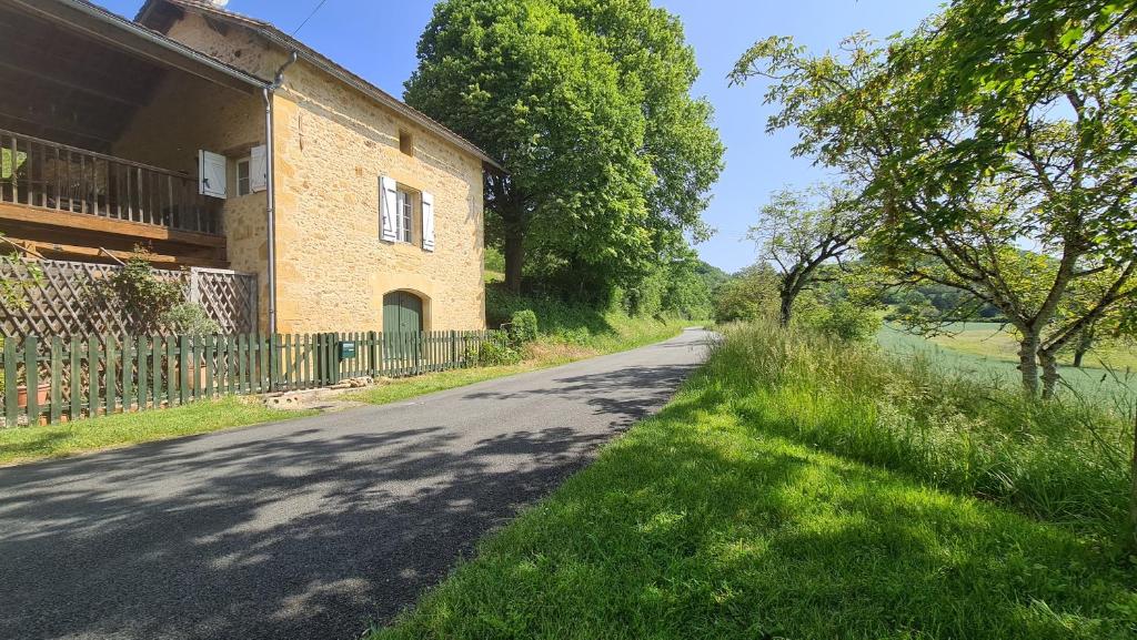 Fotografie z fotogalerie ubytování Cosy Gîte with private pool v destinaci Montferrand-du-Périgord